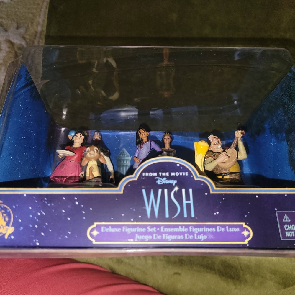 New in Box NWT Delux Disney Wish Figurine Set - Picture 3 of 7